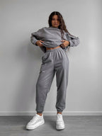 Women's Crewneck Sweatshirt & Jogger Pants Two-Piece Set – Loose Fit