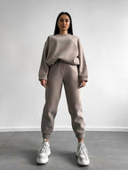 Women's Crewneck Sweatshirt & Jogger Pants Two-Piece Set – Loose Fit