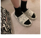 New Stylish Sandals Slip-Proof Thick-Soled Indoor Outdoor Slippers Men Flip Flops House Sleepers House Shoes Non-Slip Bath Shower Shoes Platform Slides Quick Dry Slippers